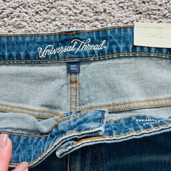 NWT Cut off boyfriend jean shorts size 26W Universal Thread - Picture 2 of 5